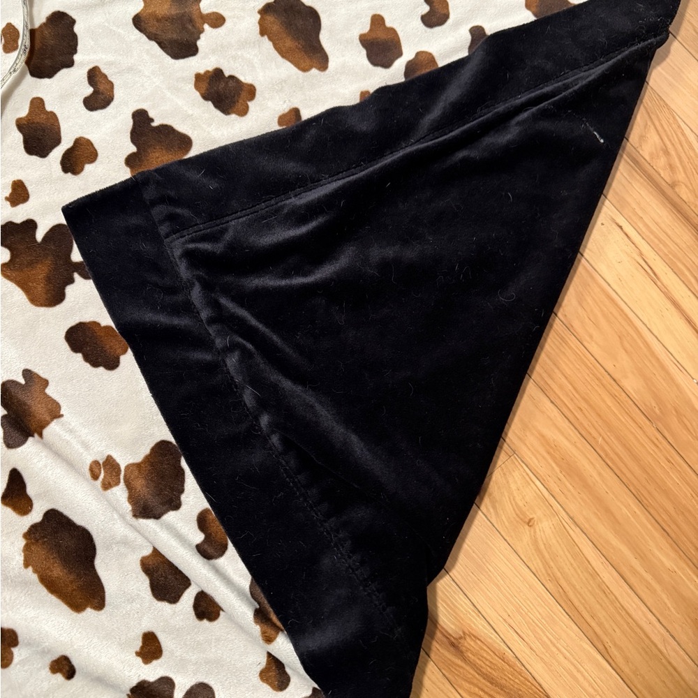 Velvety Cow Print Blanket with Black Border Vintage - Picture 3 of 5
